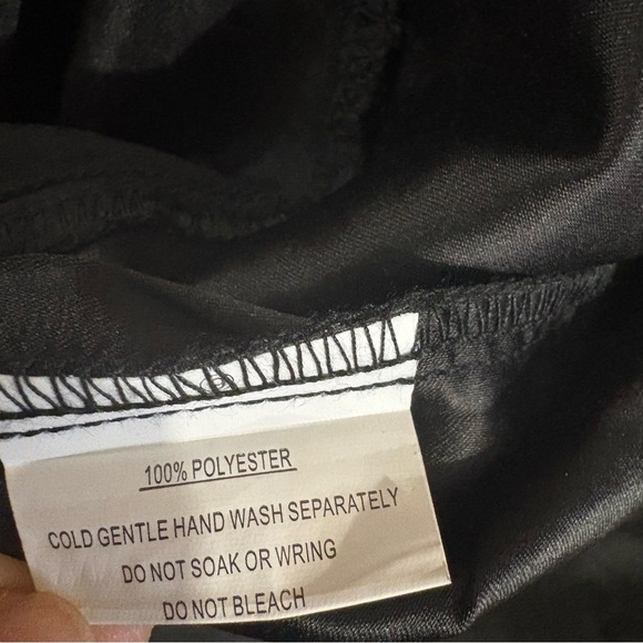 NWT Saints And Secrets Black Long Sleeve Dress V-Neck Open Back Sz L Ruffle Hem - Picture 16 of 16